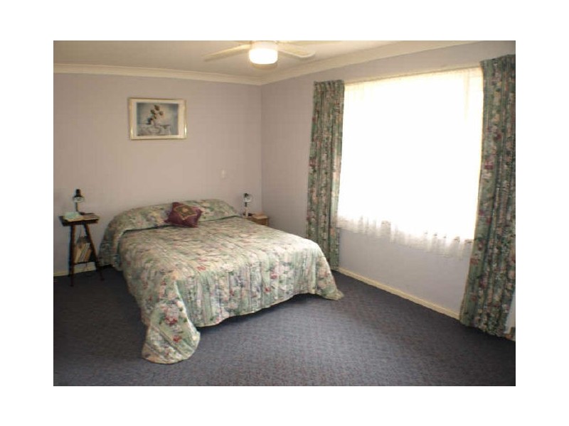 16 Berry Brow Road, Bakers Hill WA 6562