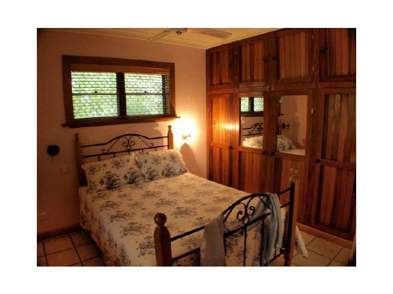 16 Berry Brow Road, Bakers Hill WA 6562