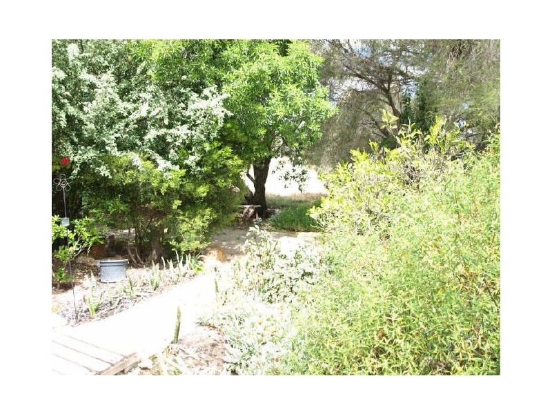 16 Berry Brow Road, Bakers Hill WA 6562