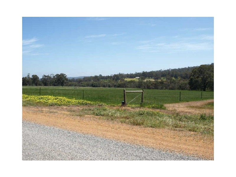 352 Glenmore Drive, Bakers Hill WA 6562