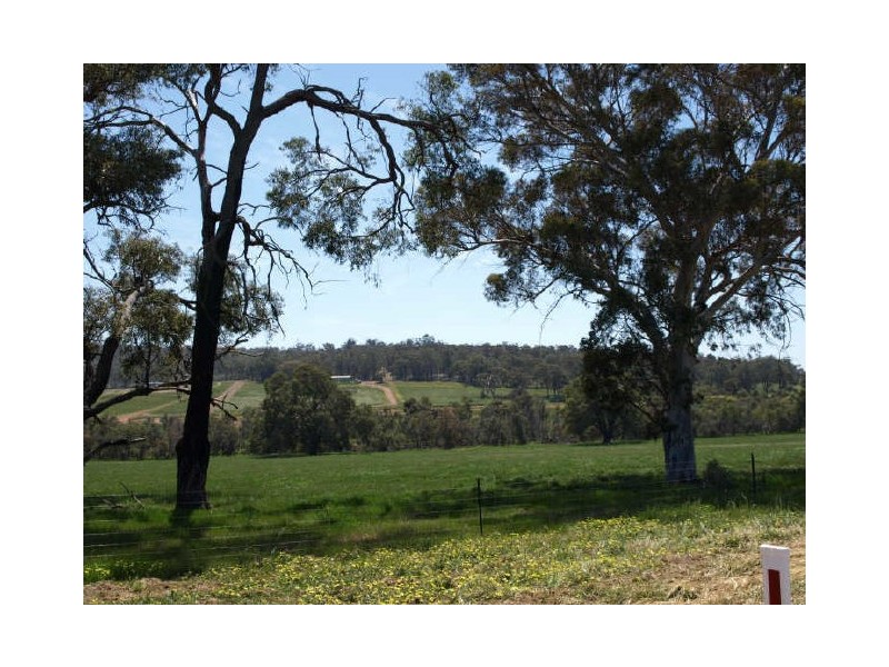 352 Glenmore Drive, Bakers Hill WA 6562