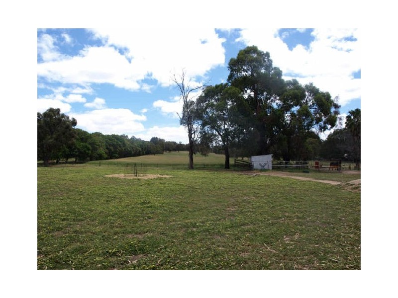 152 Koojedda Road, Bakers Hill WA 6562