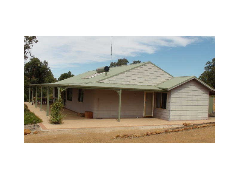 208 Almond Avenue, Bakers Hill WA 6562