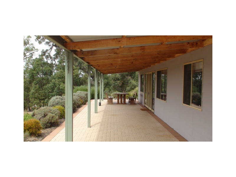 208 Almond Avenue, Bakers Hill WA 6562