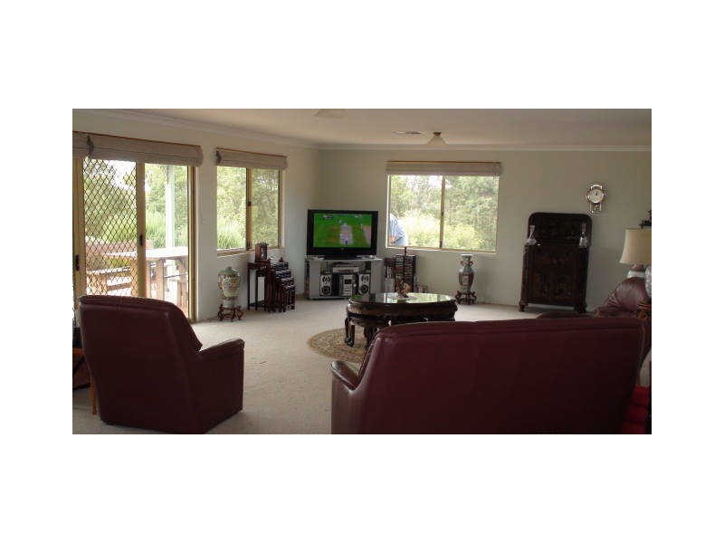 208 Almond Avenue, Bakers Hill WA 6562
