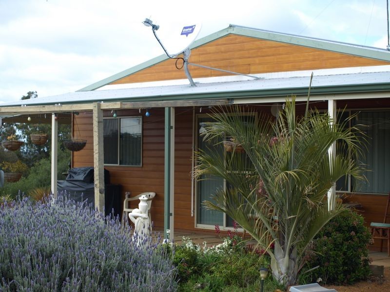 261 Almond Avenue, Bakers Hill WA 6562