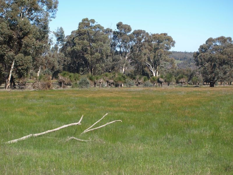 2 Oyston Road, Bakers Hill WA 6562