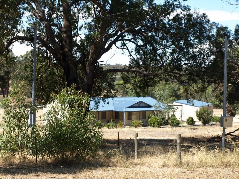 153 Carlin Road, Bakers Hill WA 6562