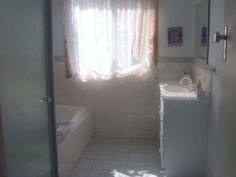 18 St George Street, Bakers Hill WA 6562