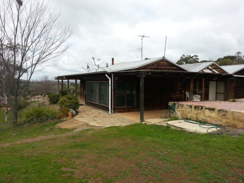 267 Railway Road, Clackline WA 6564