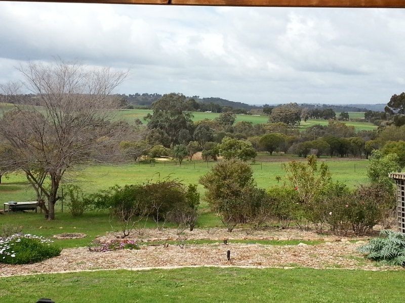 267 Railway Road, Clackline WA 6564