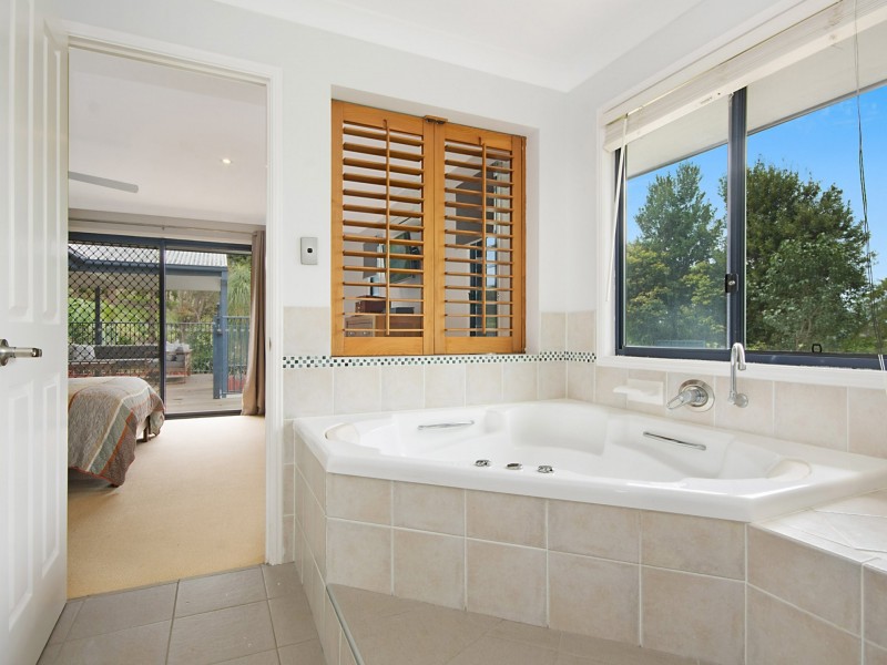 1 Henderson Place, Modanville NSW 2480