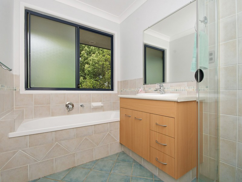 1 Henderson Place, Modanville NSW 2480