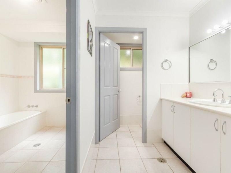 9 Whispering Valley Drive, Richmond Hill NSW 2480