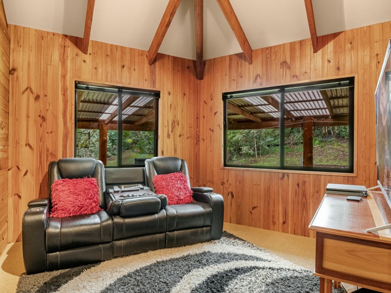 92 Braeside Drive, Uki NSW 2484