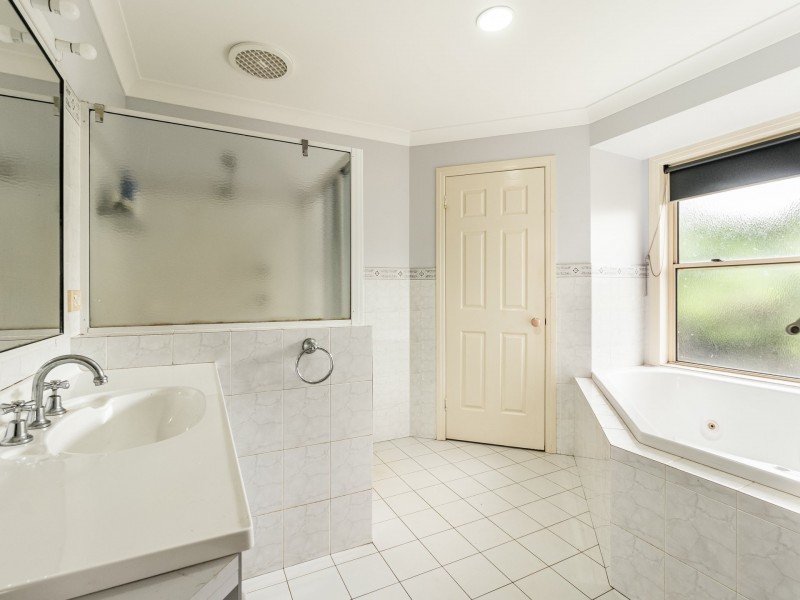 17 Highview Crescent, Modanville NSW 2480