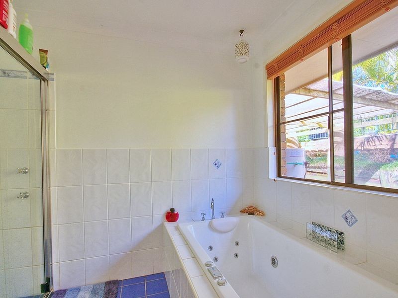 15 Highview Crescent, Modanville NSW 2480