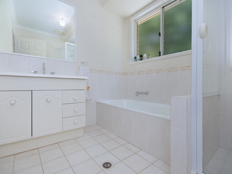 44 Whispering Valley Drive, Richmond Hill NSW 2480