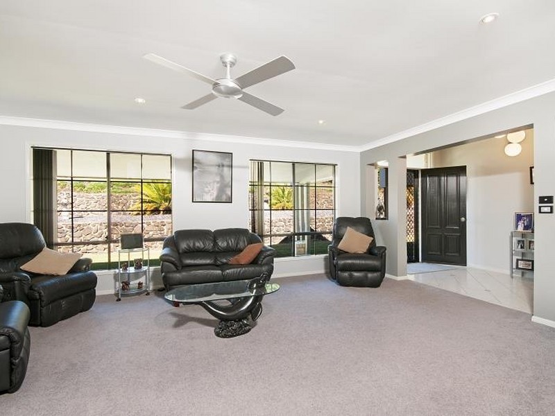 52 Whispering Valley Drive, Richmond Hill NSW 2480