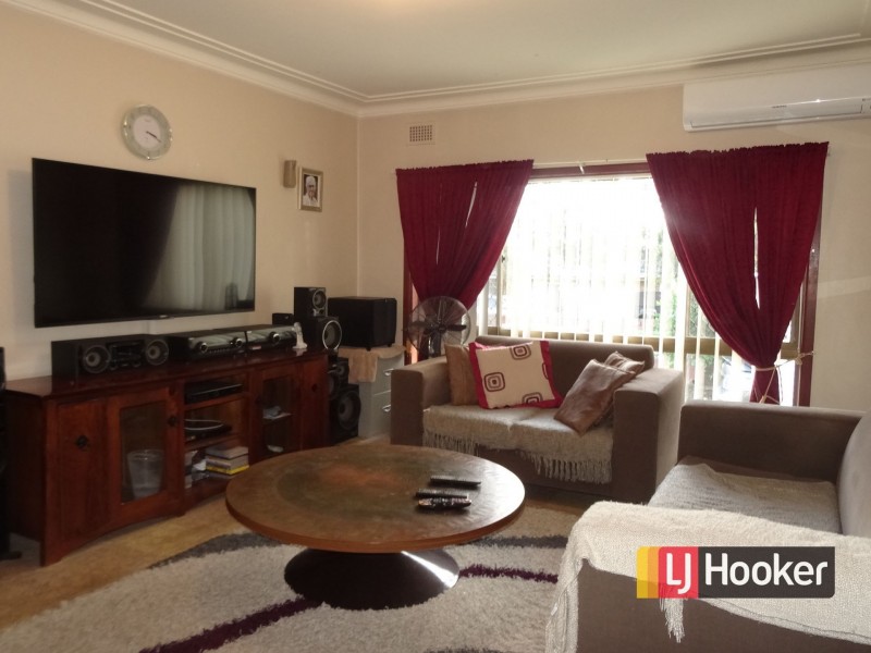 2 Cluden Close, Toongabbie NSW 2146