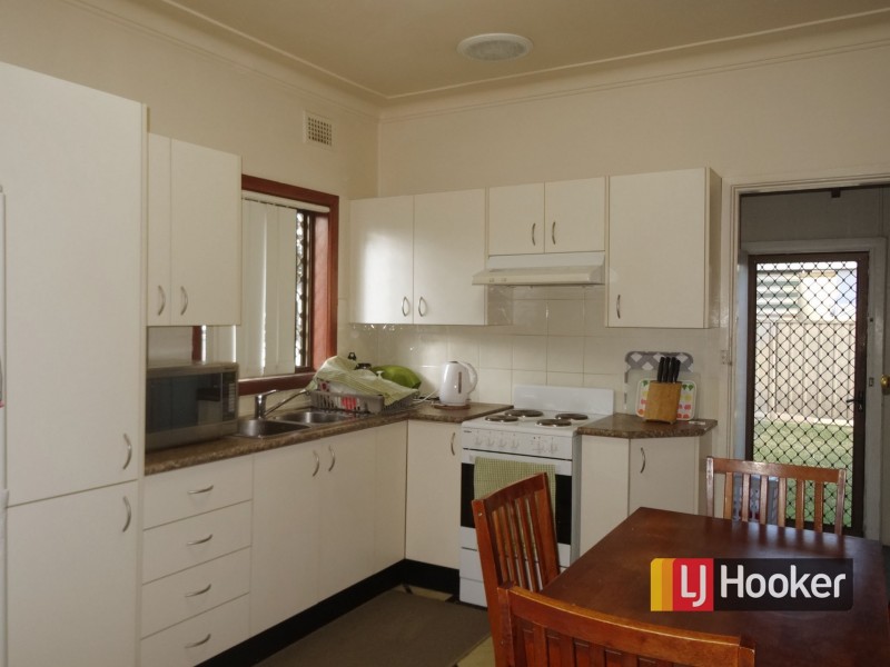 2 Cluden Close, Toongabbie NSW 2146