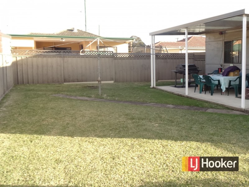 2 Cluden Close, Toongabbie NSW 2146