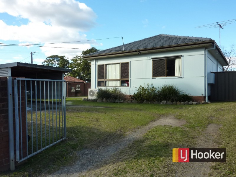 2 Cluden Close, Toongabbie NSW 2146
