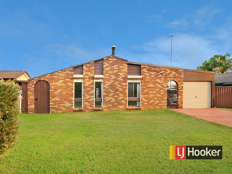 22 Olliver Crescent, St Clair NSW 2759
