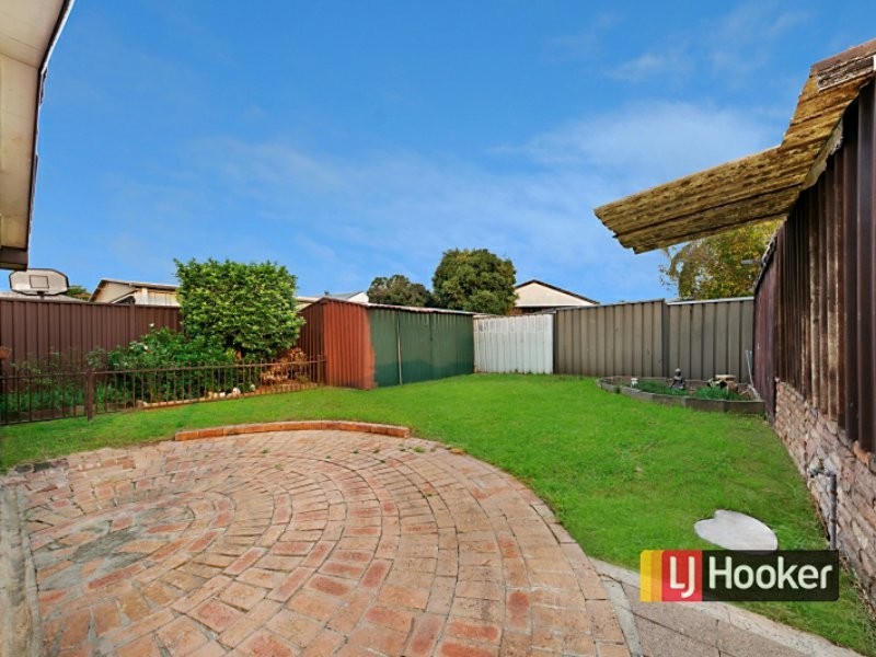 22 Olliver Crescent, St Clair NSW 2759