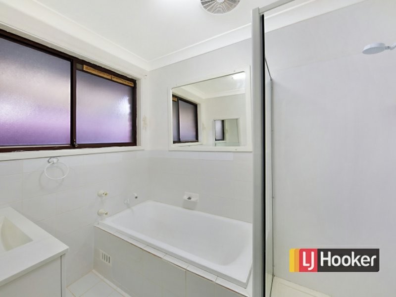 22 Olliver Crescent, St Clair NSW 2759