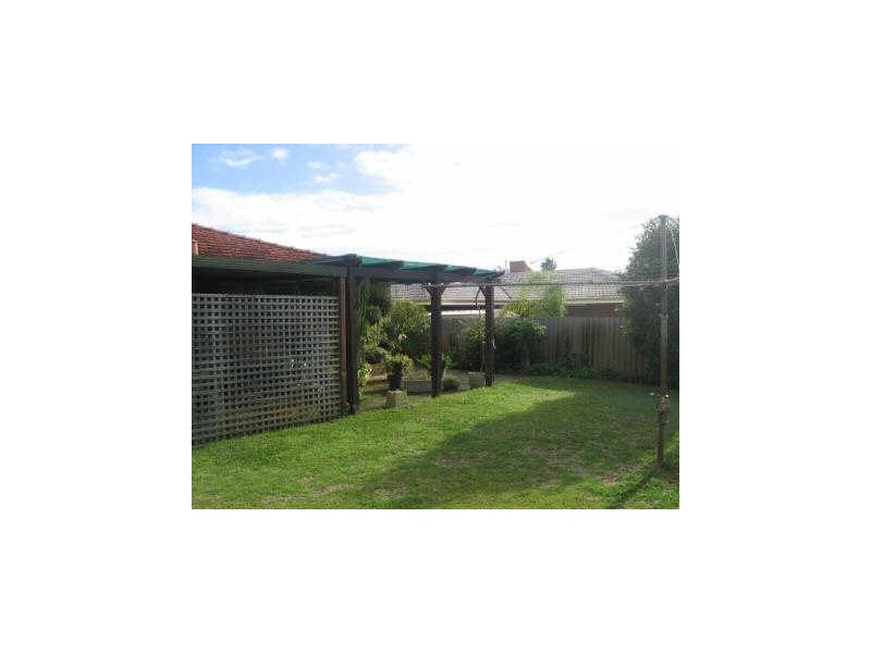 28 Currawong Way, Thornlie WA 6108