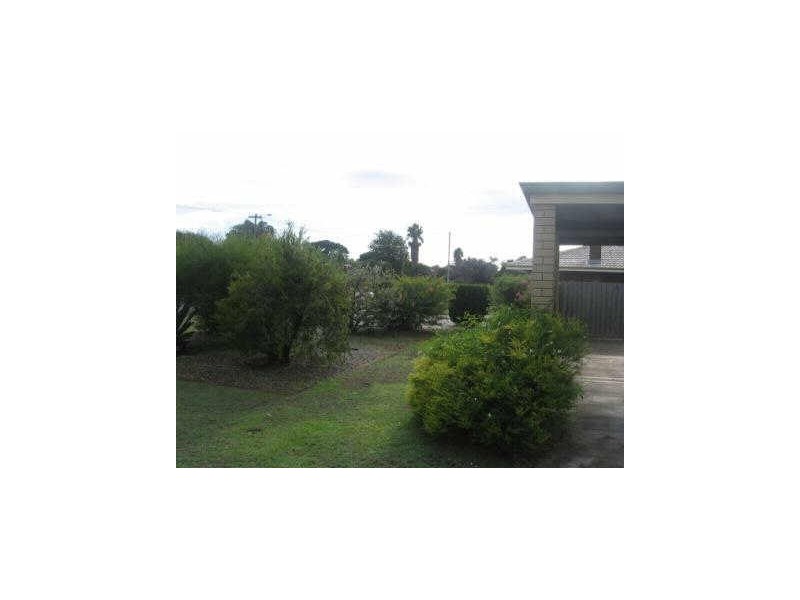 28 Currawong Way, Thornlie WA 6108