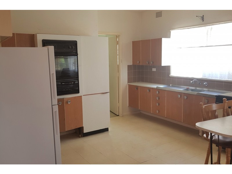 24 Veterans Parade, Wheeler Heights NSW 2097