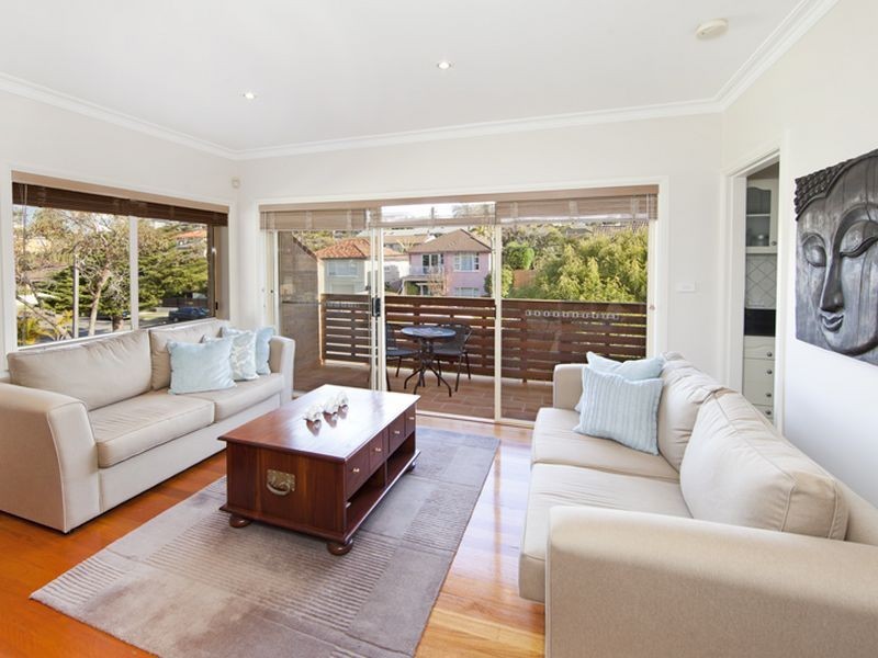 8A Kooloora Ave, Freshwater NSW 2096