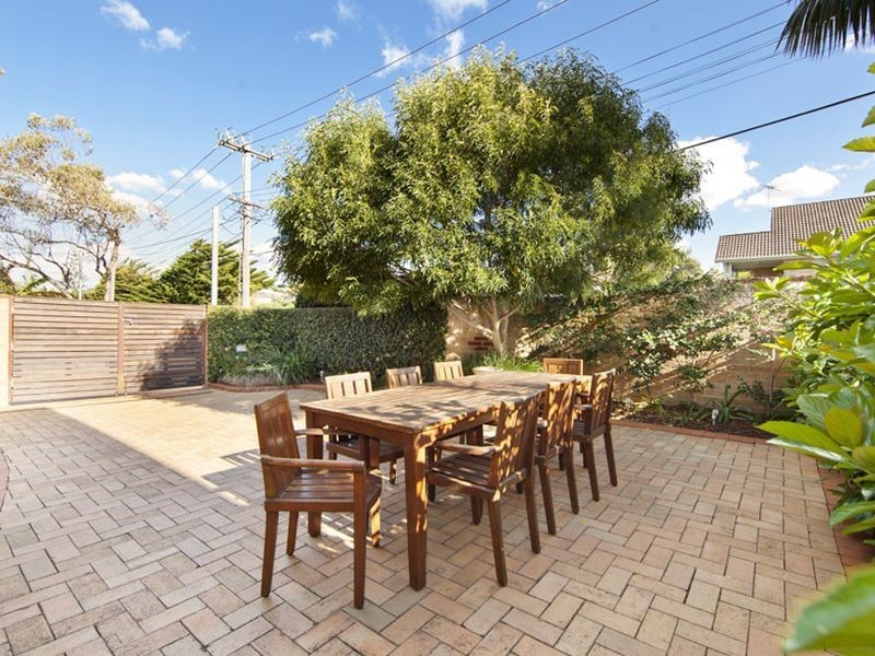 8A Kooloora Ave, Freshwater NSW 2096