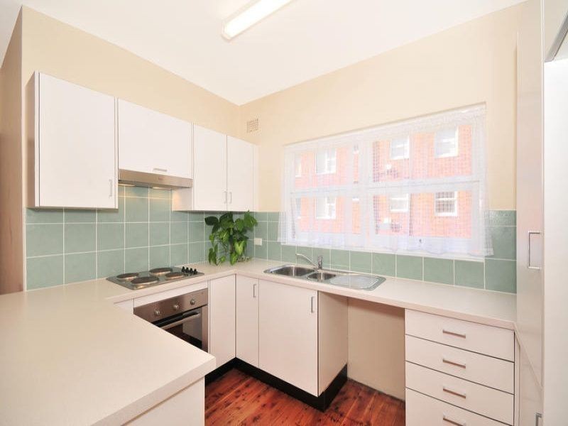 2/15 Wyuna Avenue, Freshwater NSW 2096