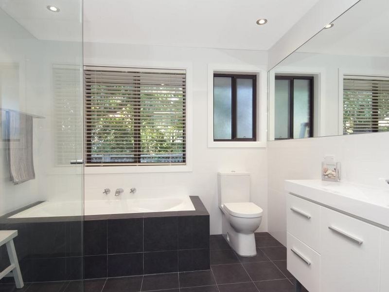 2 Peronne Parade, Allambie NSW 2100