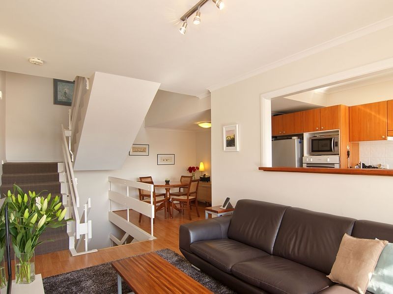 25/2-4 Beach Street, Curl Curl NSW 2096