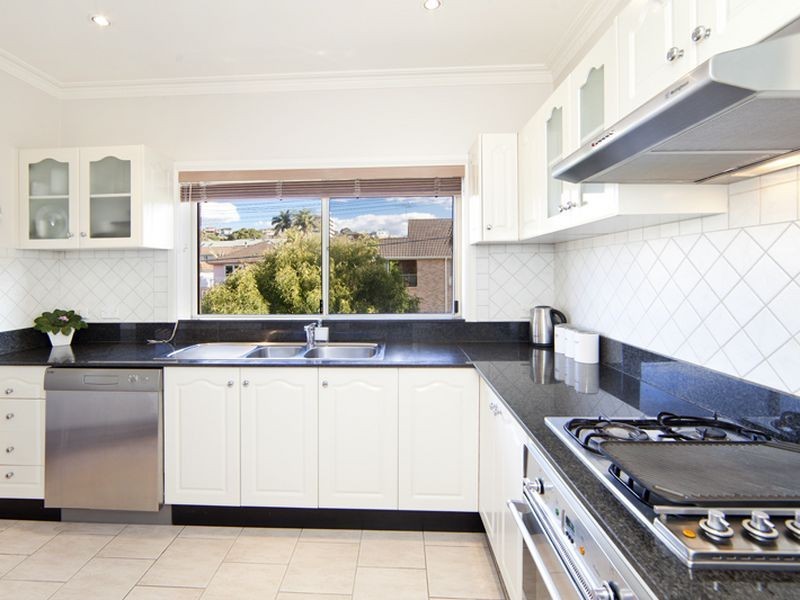 8a Kooloora Avenue, Freshwater NSW 2096