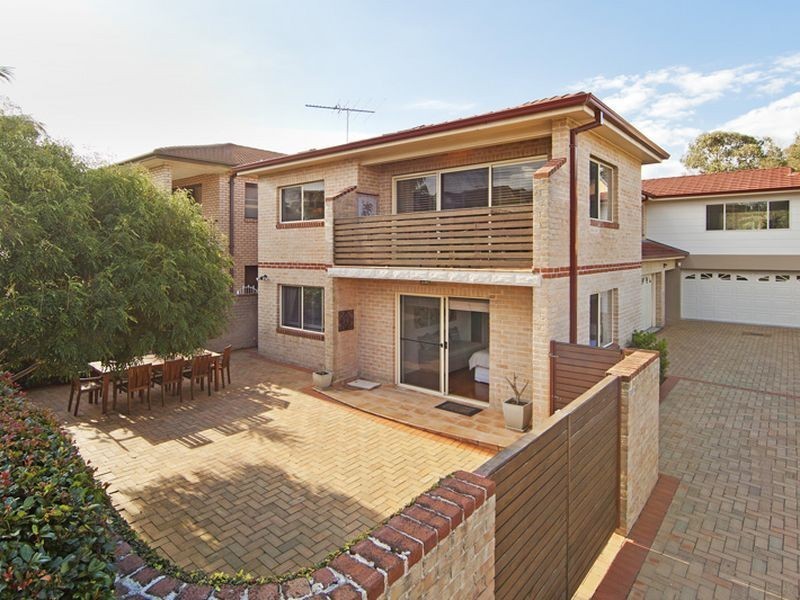 8a Kooloora Avenue, Freshwater NSW 2096