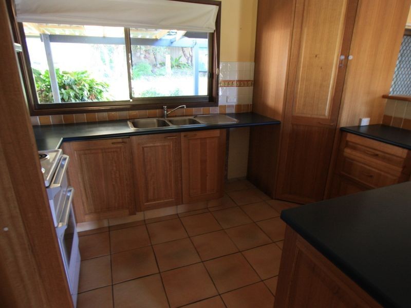 4 Dandaloo Way, Ocean Shores NSW 2483