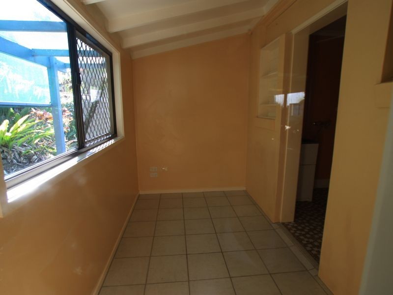 4 Dandaloo Way, Ocean Shores NSW 2483