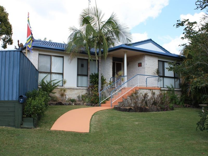 7 Narrogal Court, Ocean Shores NSW 2483