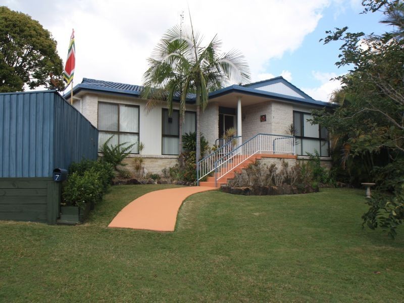 7 Narrogal Court, Ocean Shores NSW 2483