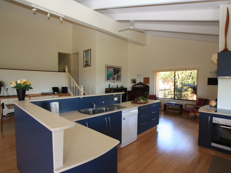 8 Tongarra Drive, Ocean Shores NSW 2483