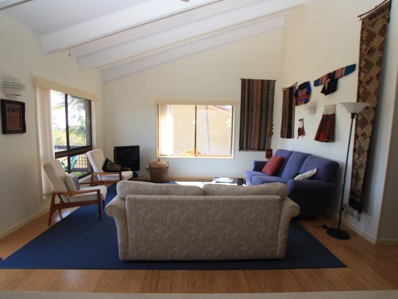 8 Tongarra Drive, Ocean Shores NSW 2483