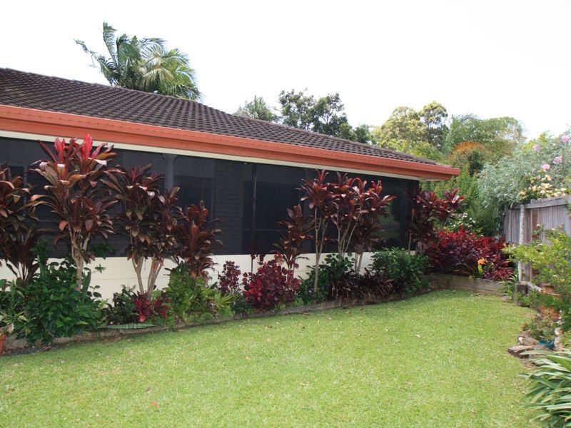 5 Narrogal Court, Ocean Shores NSW 2483