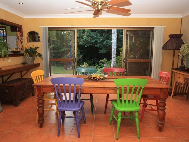 8 Nandroya Avenue, Ocean Shores NSW 2483