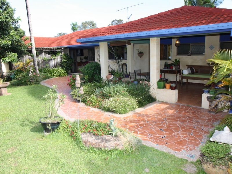 8 Nandroya Avenue, Ocean Shores NSW 2483