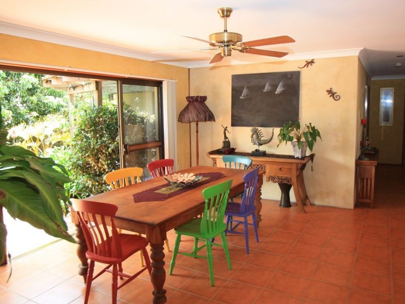 8 Nandroya Avenue, Ocean Shores NSW 2483
